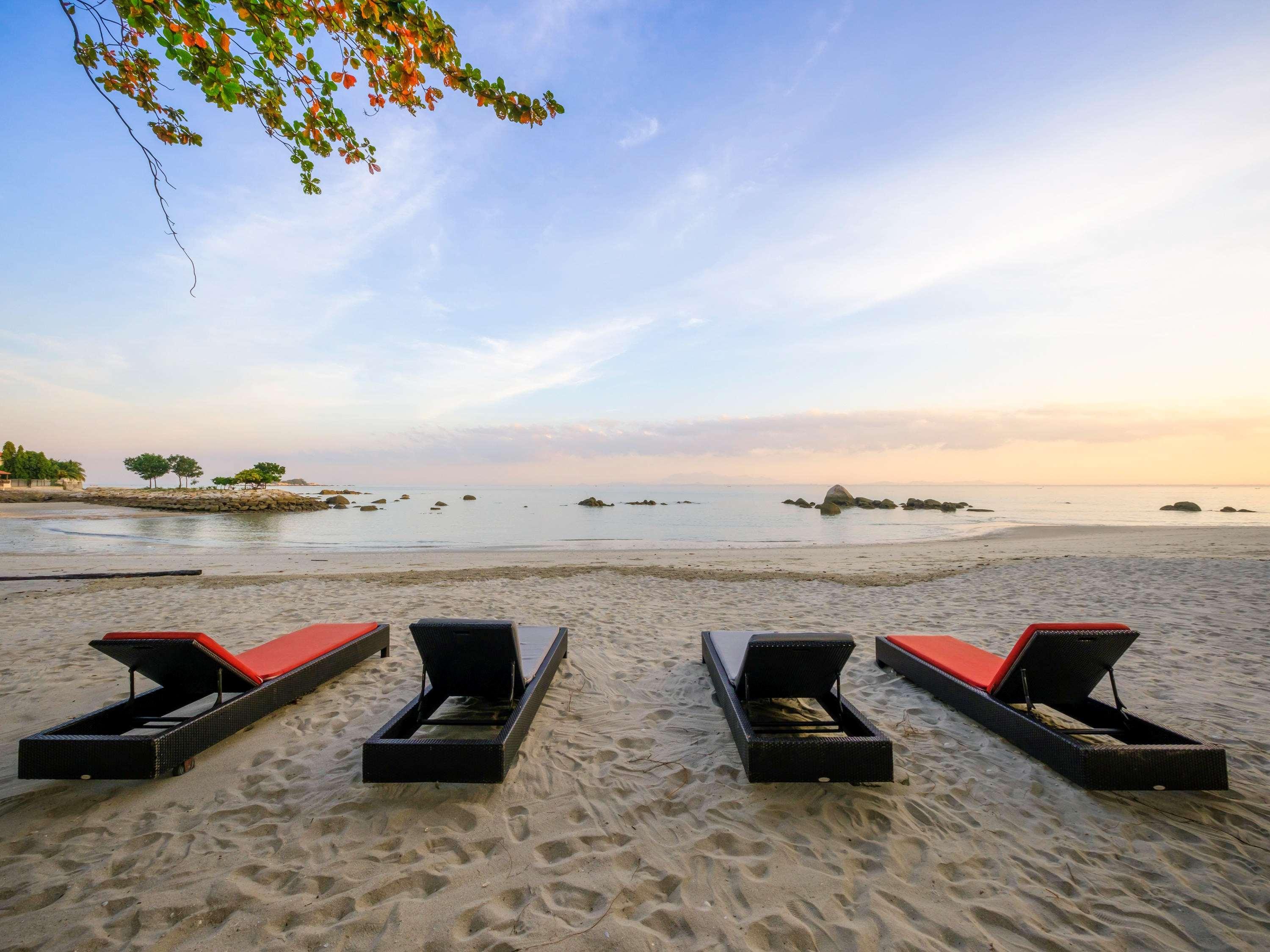 Mercure Penang Beach Tanjung Bungah  Exterior photo
