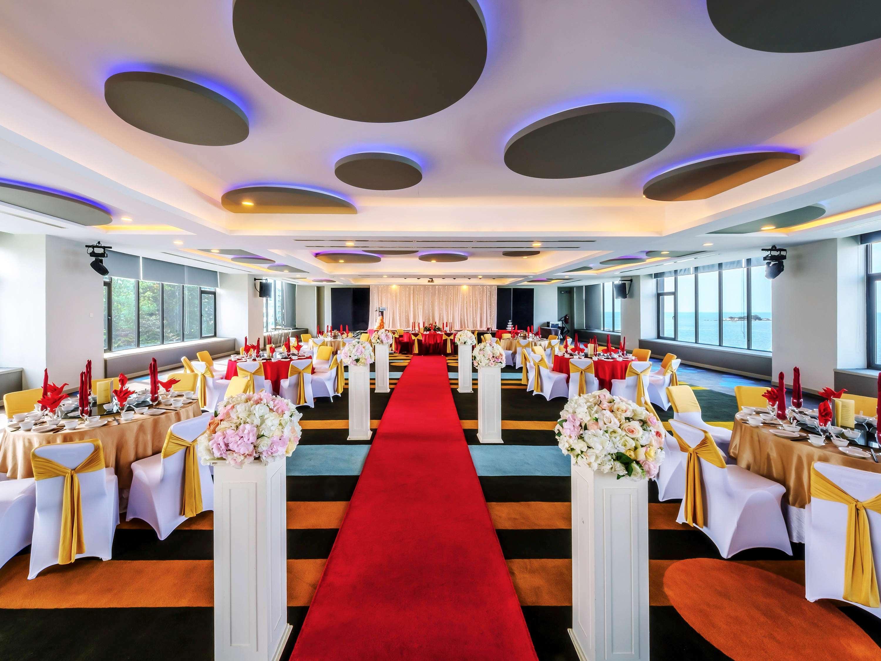 Mercure Penang Beach Tanjung Bungah  Exterior photo