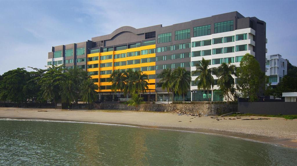 Mercure Penang Beach Tanjung Bungah  Exterior photo