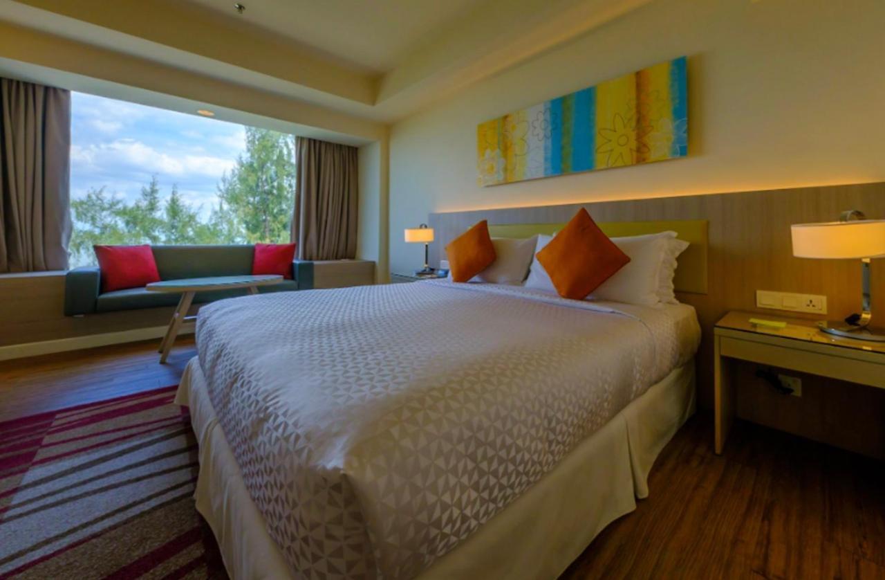 Mercure Penang Beach Tanjung Bungah  Exterior photo