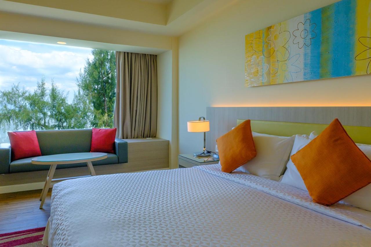 Mercure Penang Beach Tanjung Bungah  Exterior photo