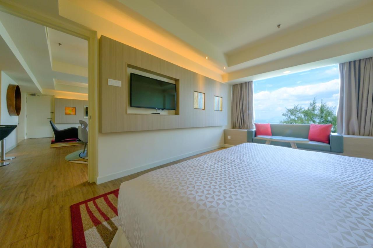 Mercure Penang Beach Tanjung Bungah  Exterior photo